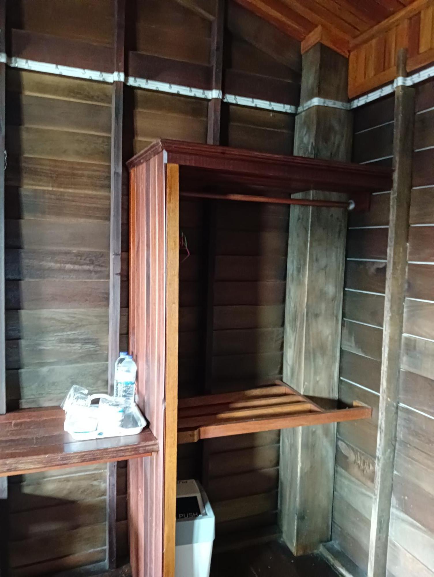 Tonmai Suite II Ko Por Luaran gambar
