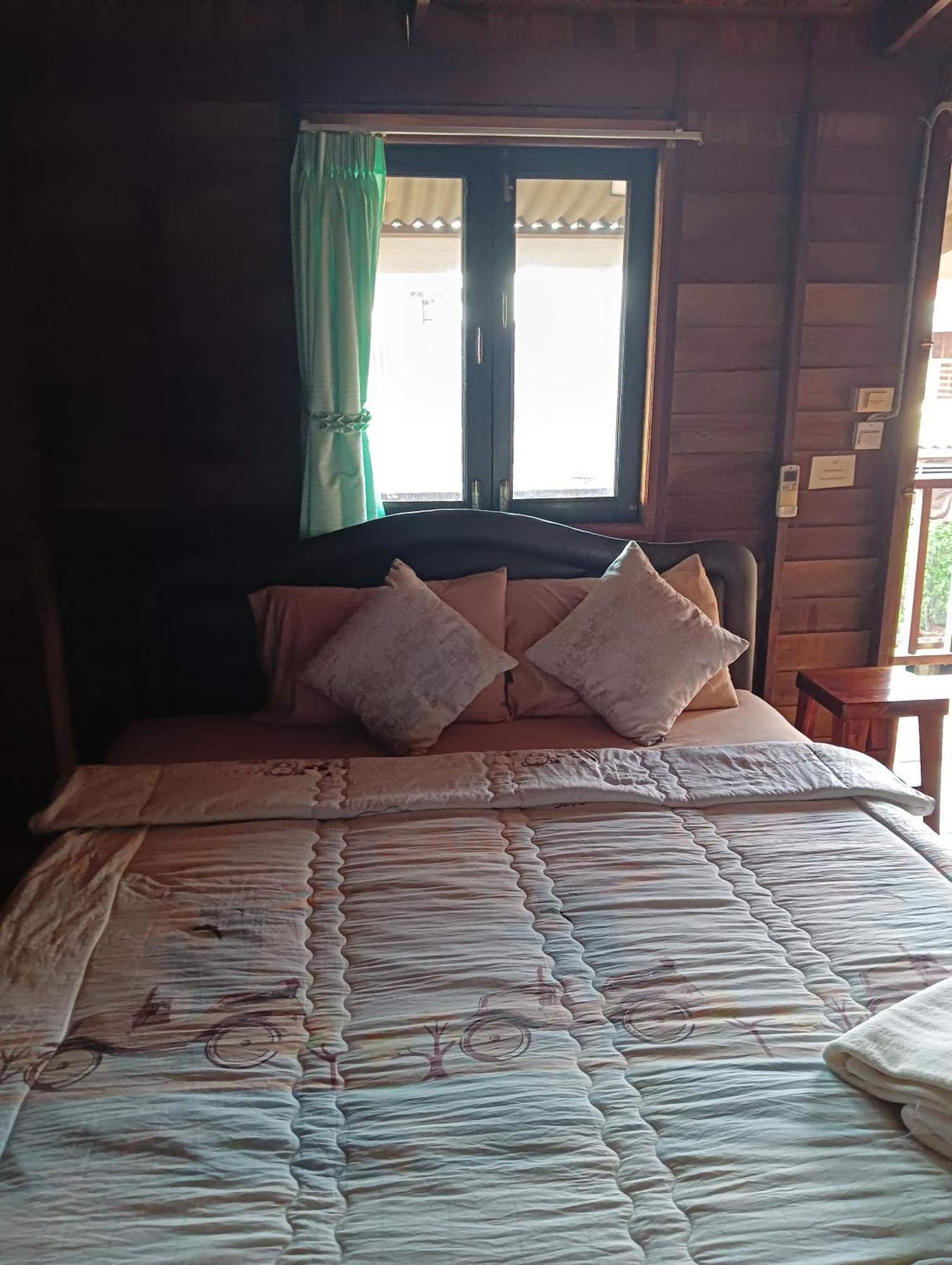 Tonmai Suite II Ko Por Luaran gambar