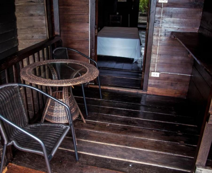 Tonmai Suite II Ko Por Luaran gambar
