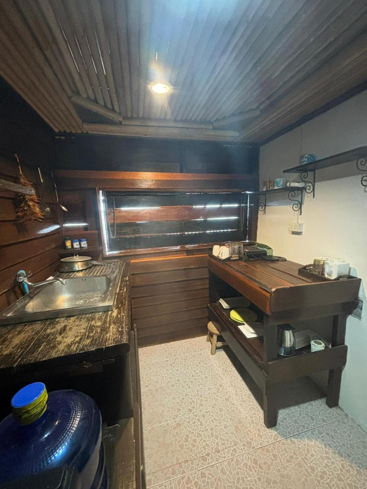 Tonmai Suite II Ko Por Luaran gambar