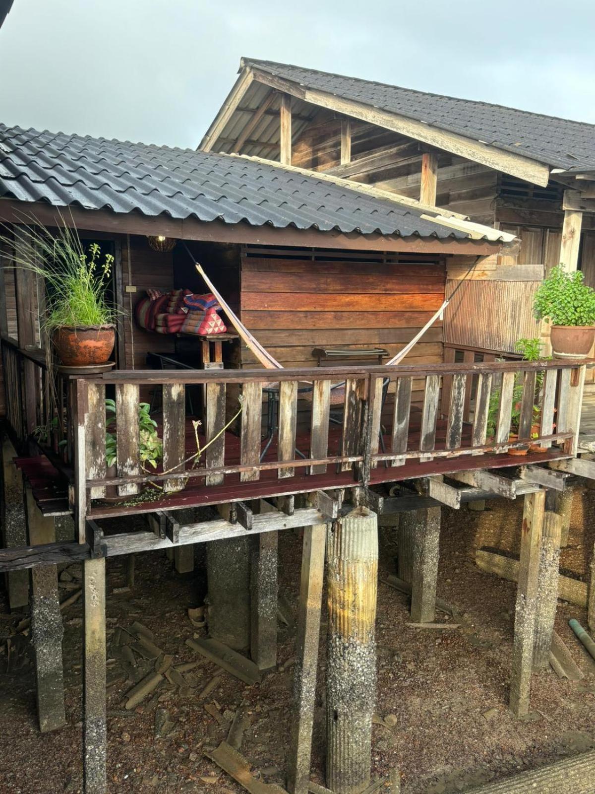 Tonmai Suite II Ko Por Luaran gambar