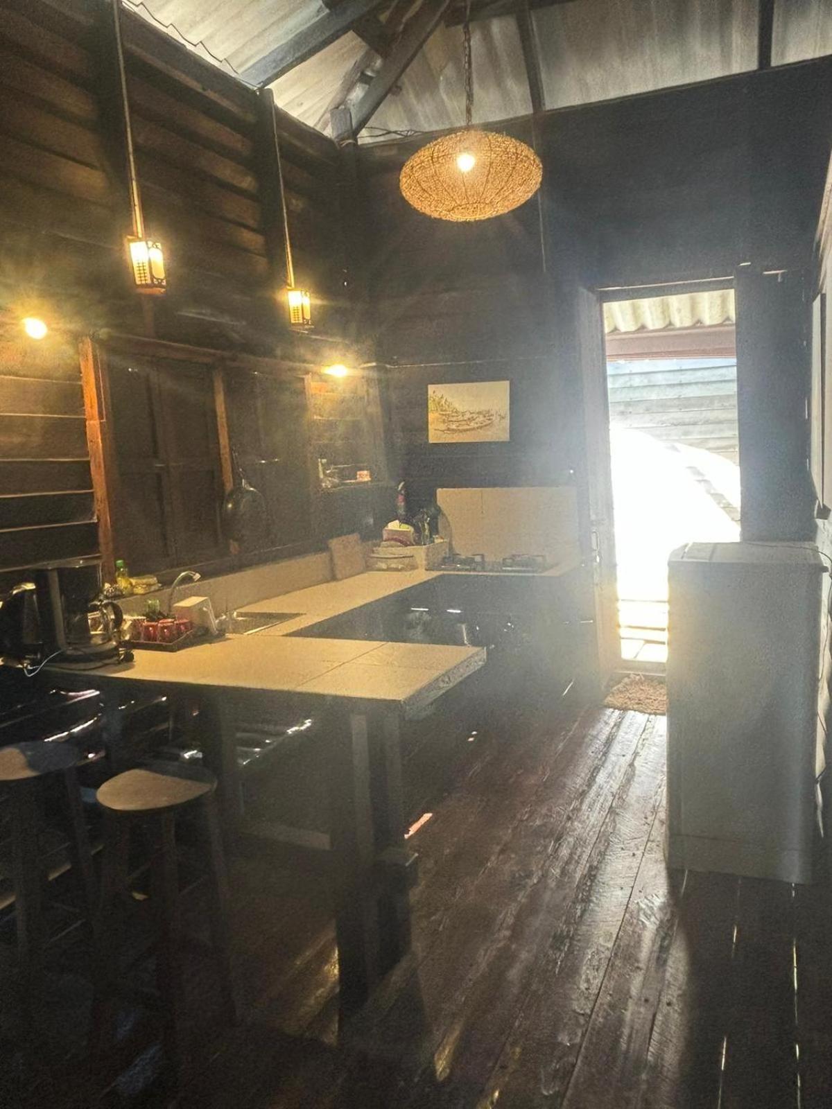 Tonmai Suite II Ko Por Luaran gambar