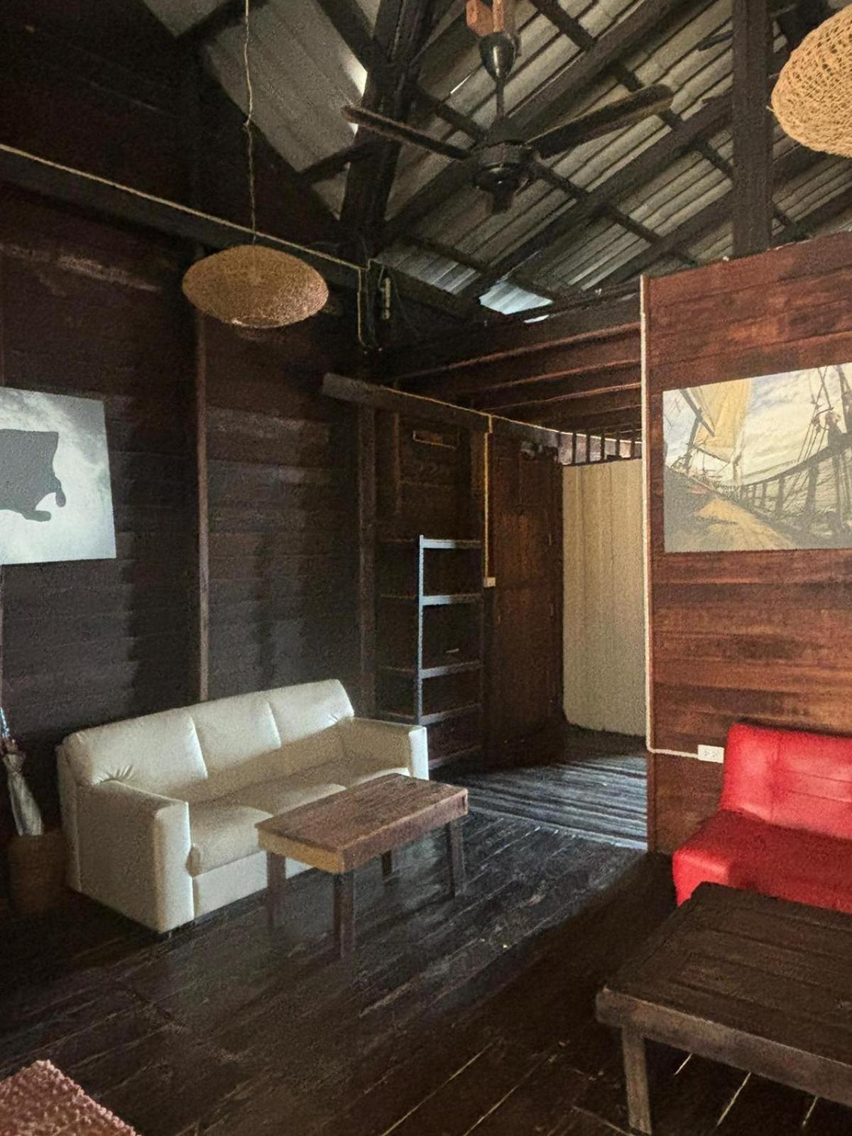 Tonmai Suite II Ko Por Luaran gambar